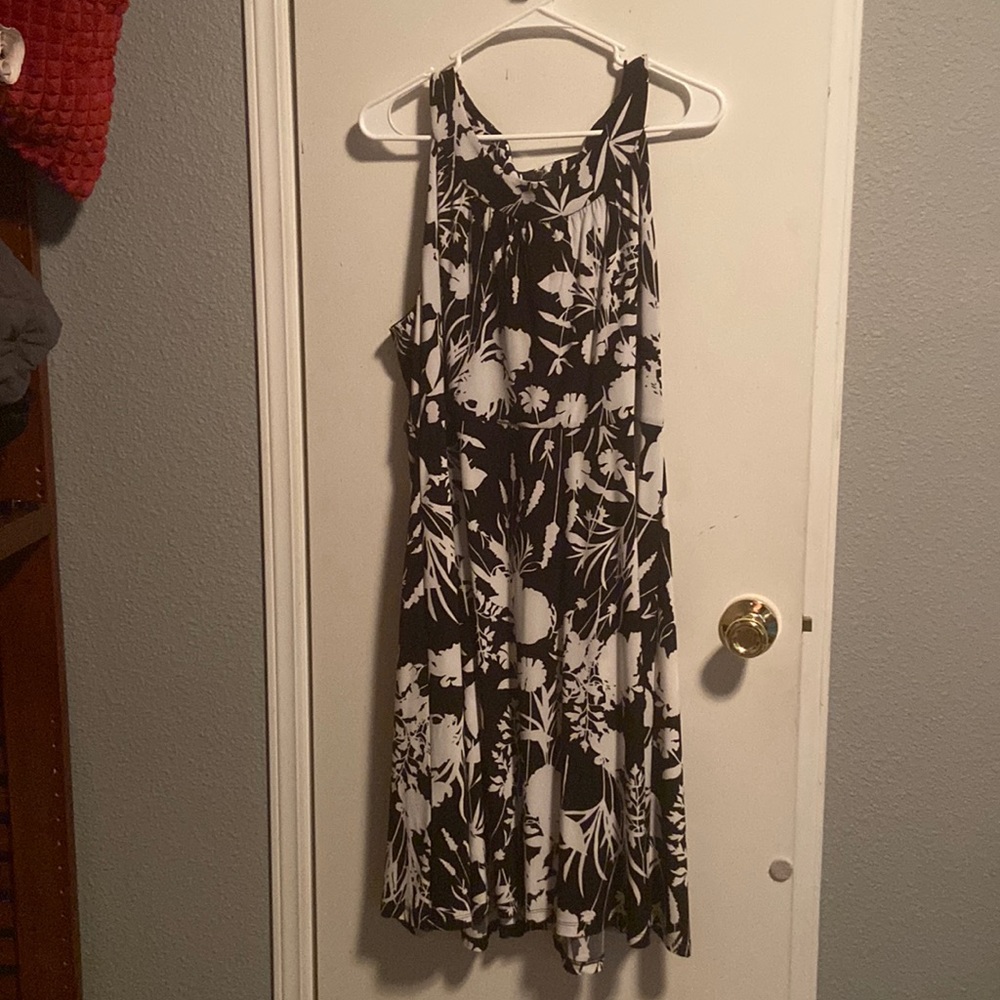 Size 18, Tommy Hilfiger black and white dress with form fitting bodice, lined